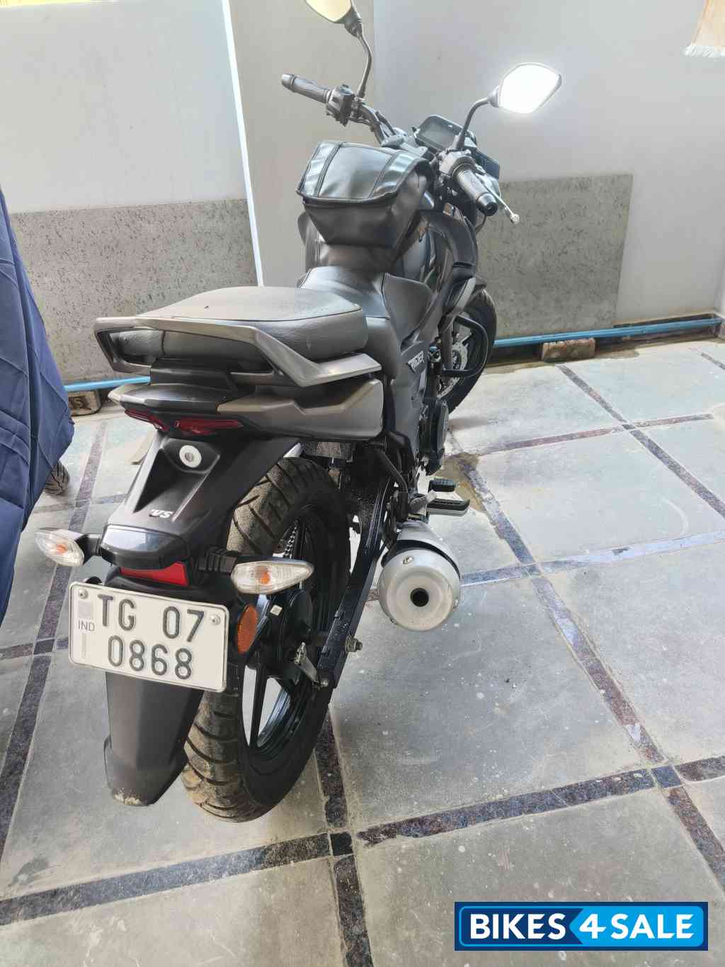 Black TVS Raider 125 Black TVS Raider 125