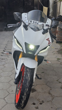 Intensity White Yamaha R15 V4