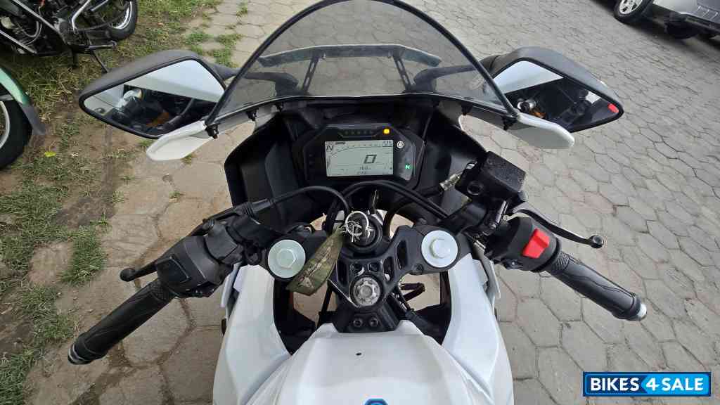 Intensity White Yamaha R15 V4
