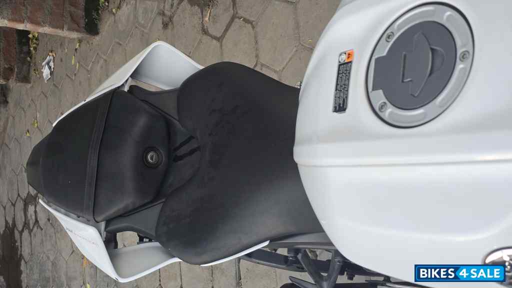 Intensity White Yamaha R15 V4