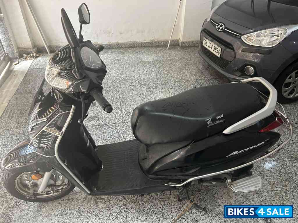 Black Honda Activa 6G Dlx