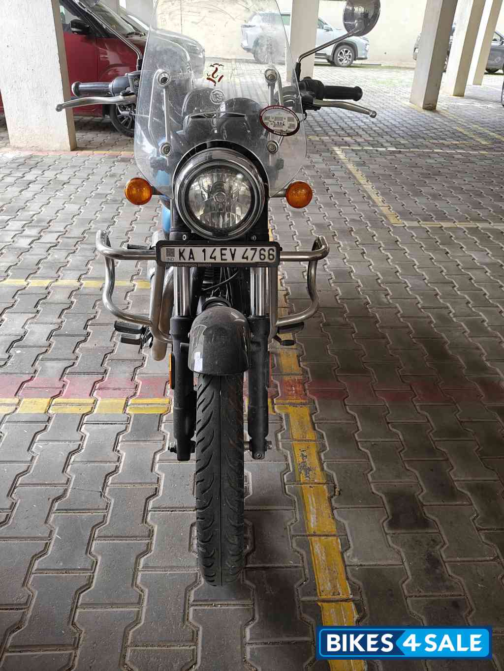 Blue Royal Enfield Meteor 350 Supernova Blue Royal Enfield Meteor 350 Supernova