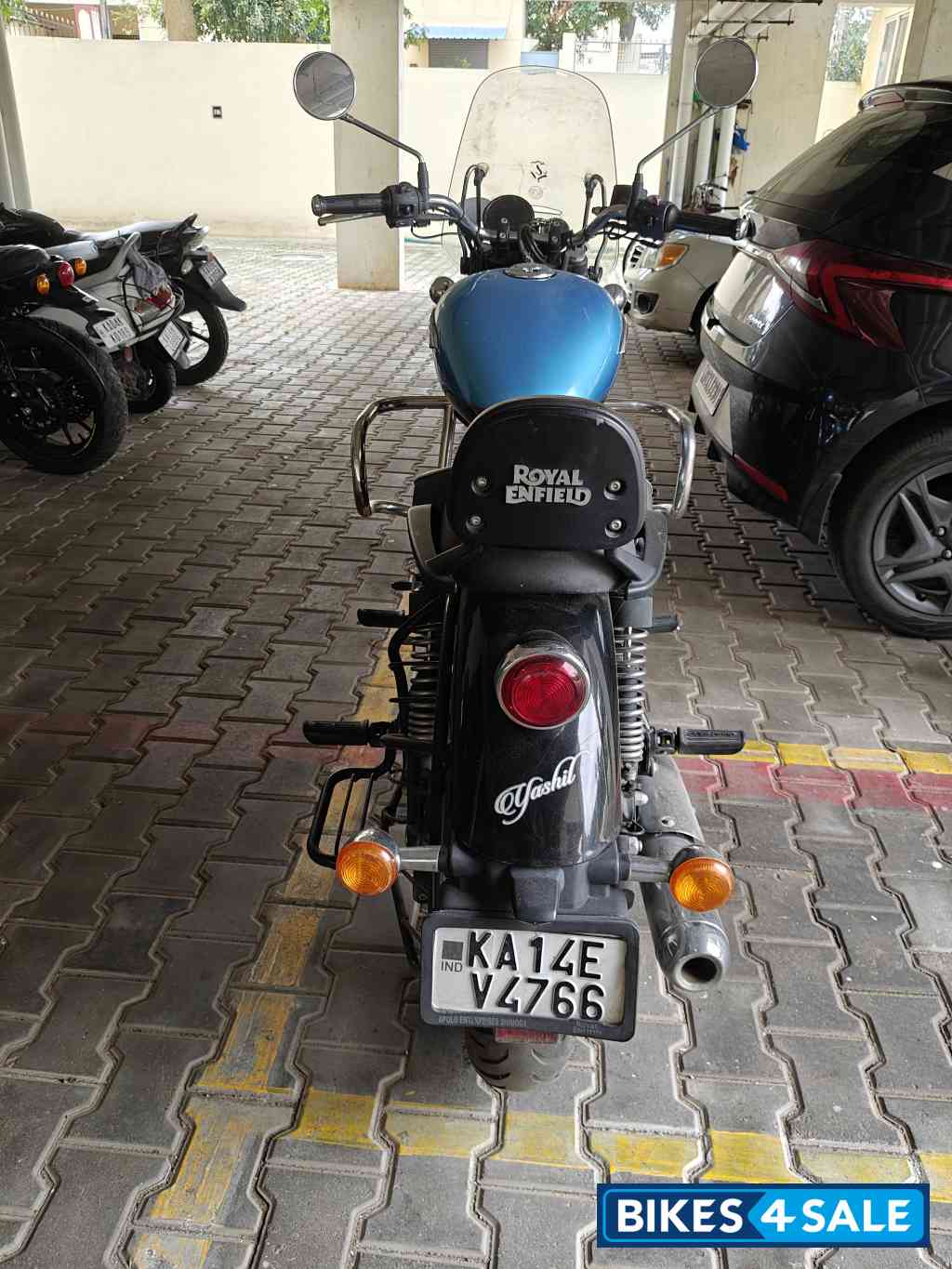 Blue Royal Enfield Meteor 350 Supernova Blue Royal Enfield Meteor 350 Supernova