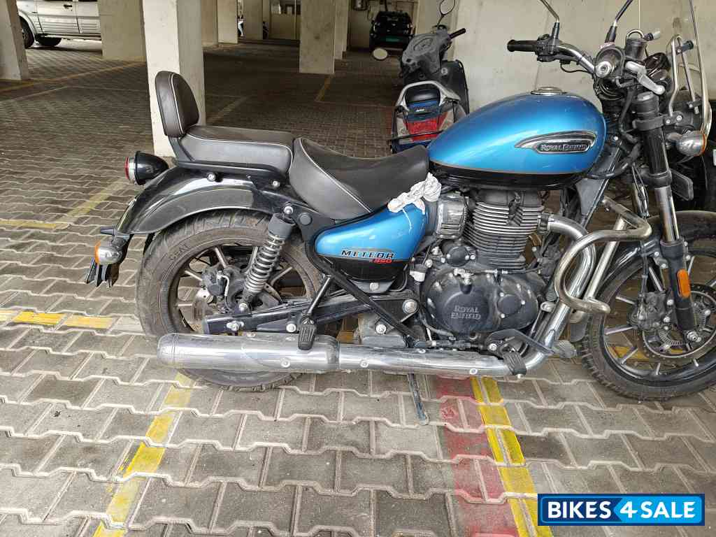 Blue Royal Enfield Meteor 350 Supernova Blue Royal Enfield Meteor 350 Supernova