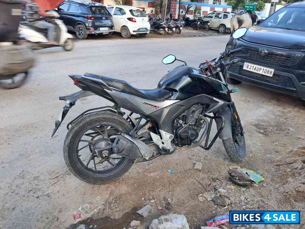 Black Honda CB Hornet 160R