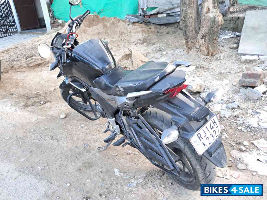 Black Honda CB Hornet 160R