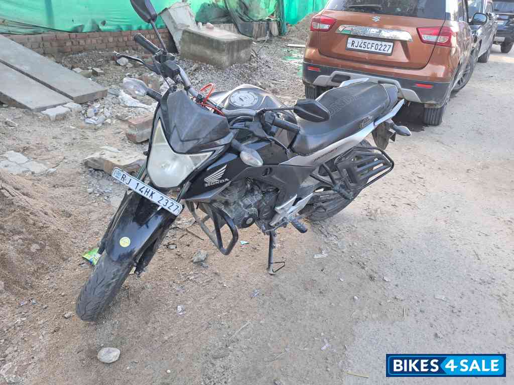 Black Honda CB Hornet 160R