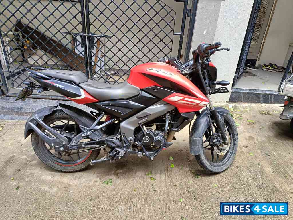 Red Bajaj Pulsar NS125 BS6