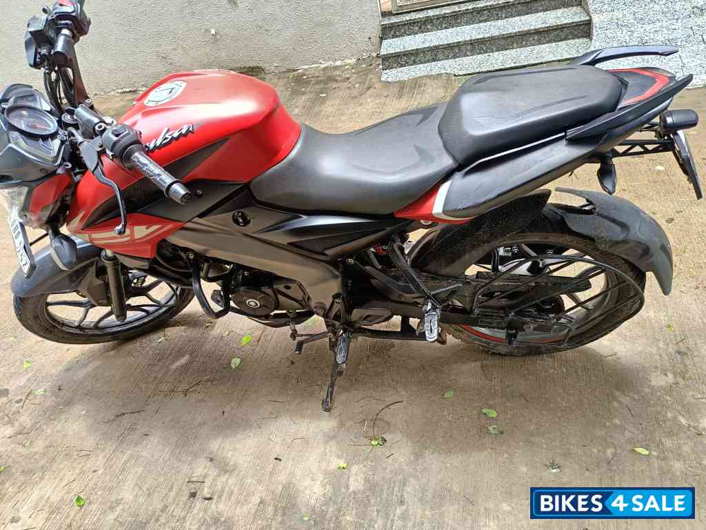 Red Bajaj Pulsar NS125 BS6