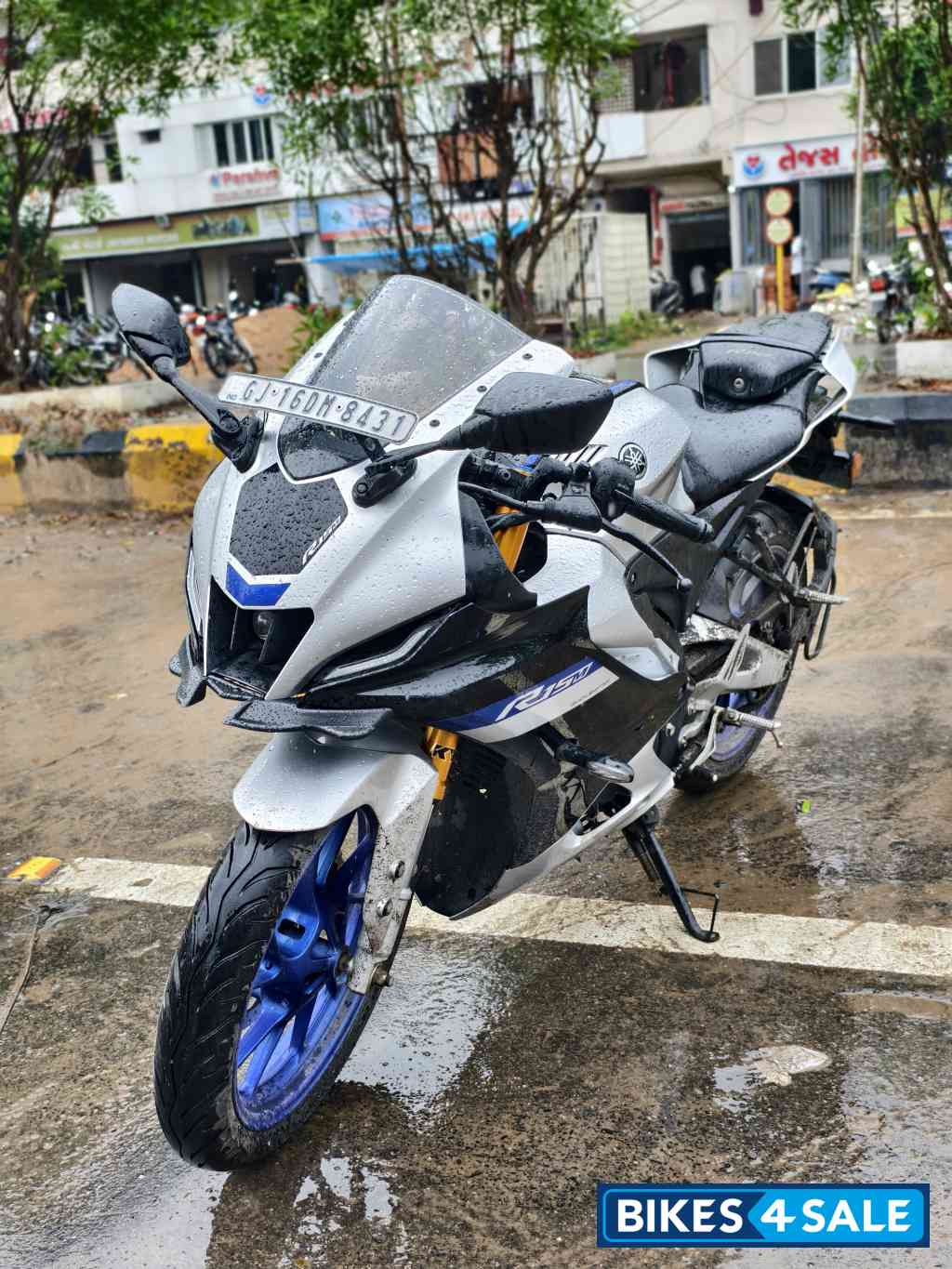 Yamaha R15M