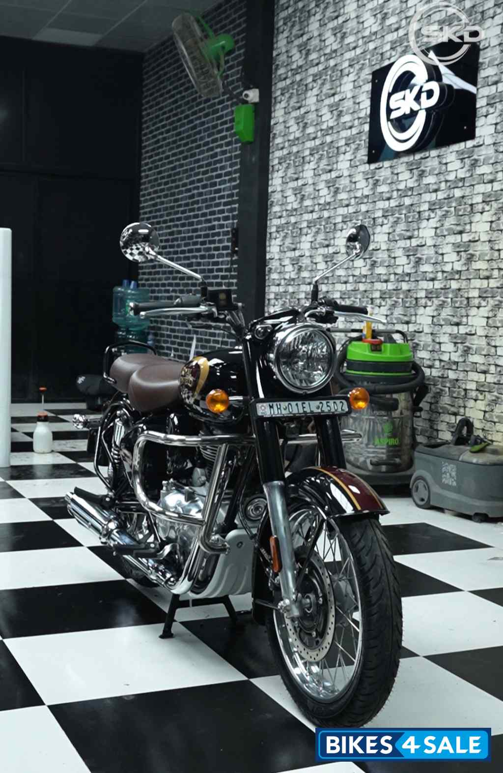 Halcyon Black Royal Enfield Classic 350 Halcyon Black Royal Enfield Classic 350