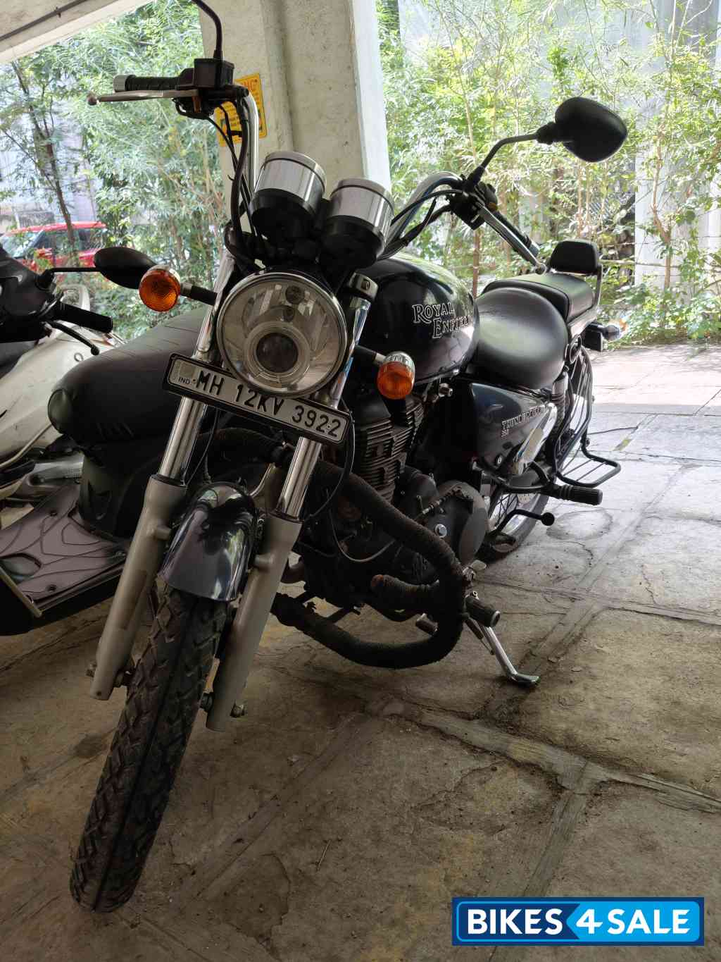 Black Royal Enfield Thunderbird 350