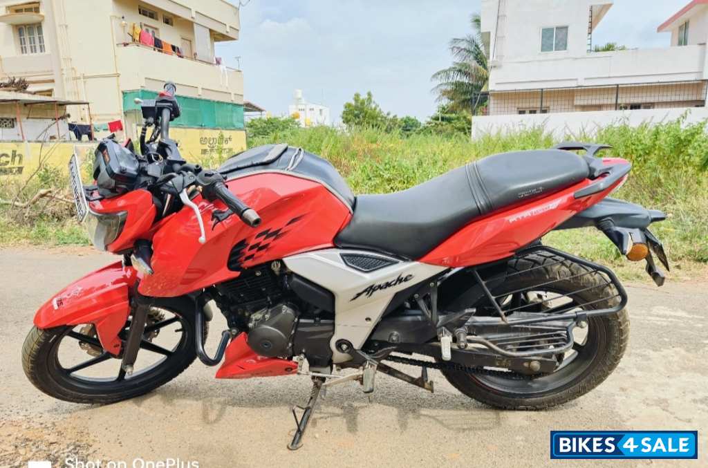 Red TVS Apache RTR 160 4V