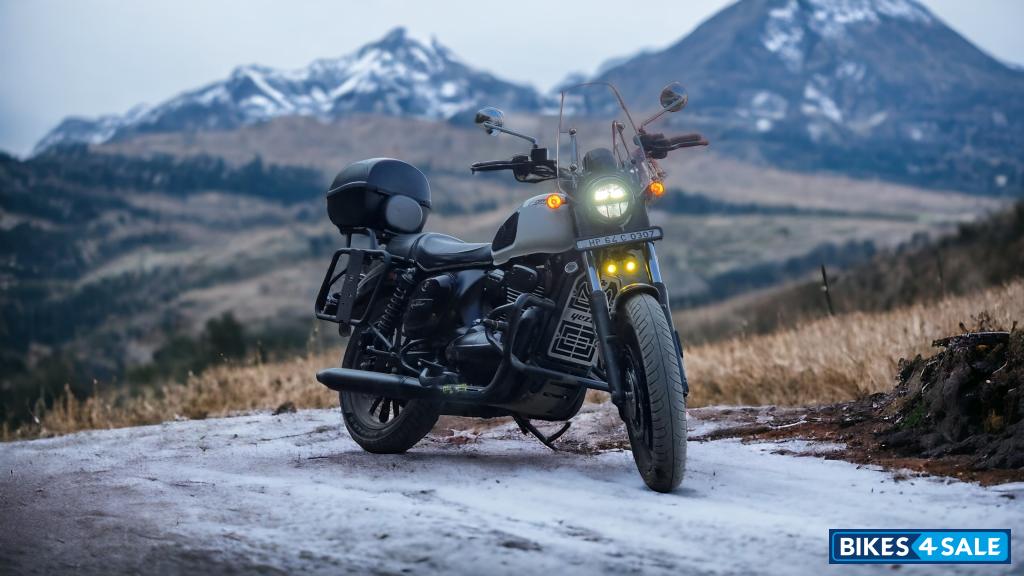 Yezdi Roadster Dual Tone