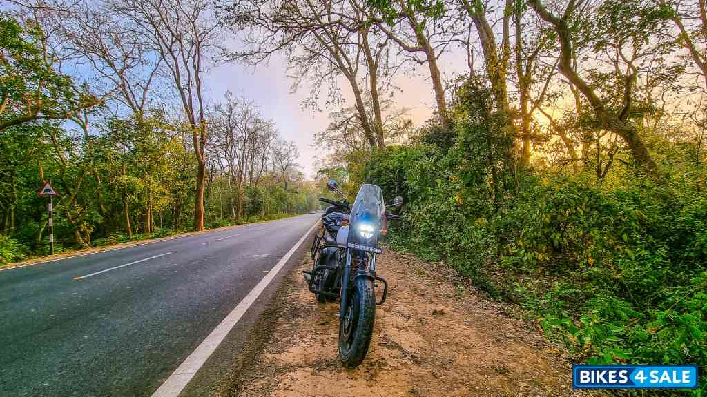 Yezdi Roadster Dual Tone