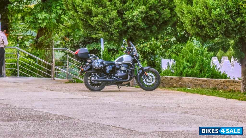 Yezdi Roadster Dual Tone