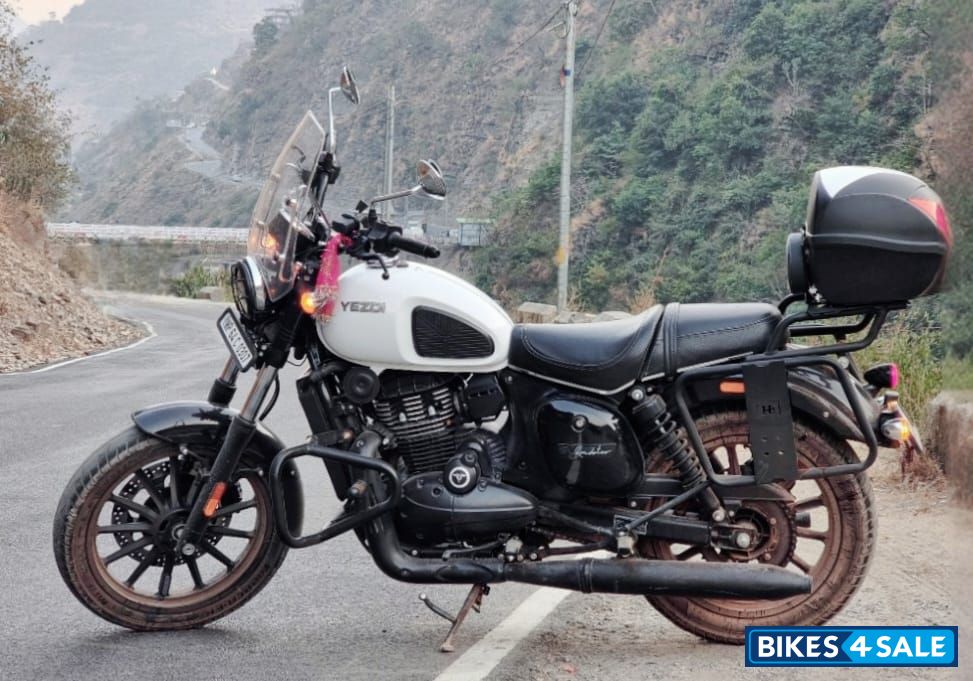 Yezdi Roadster Dual Tone