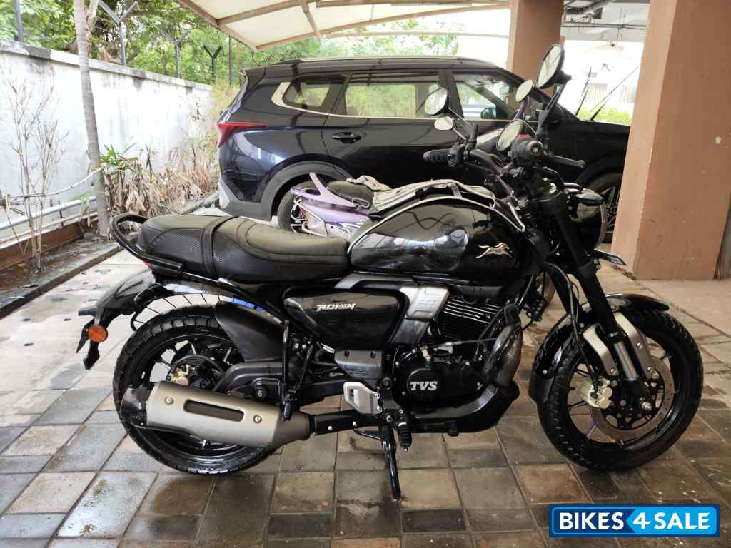 TVS Ronin SS