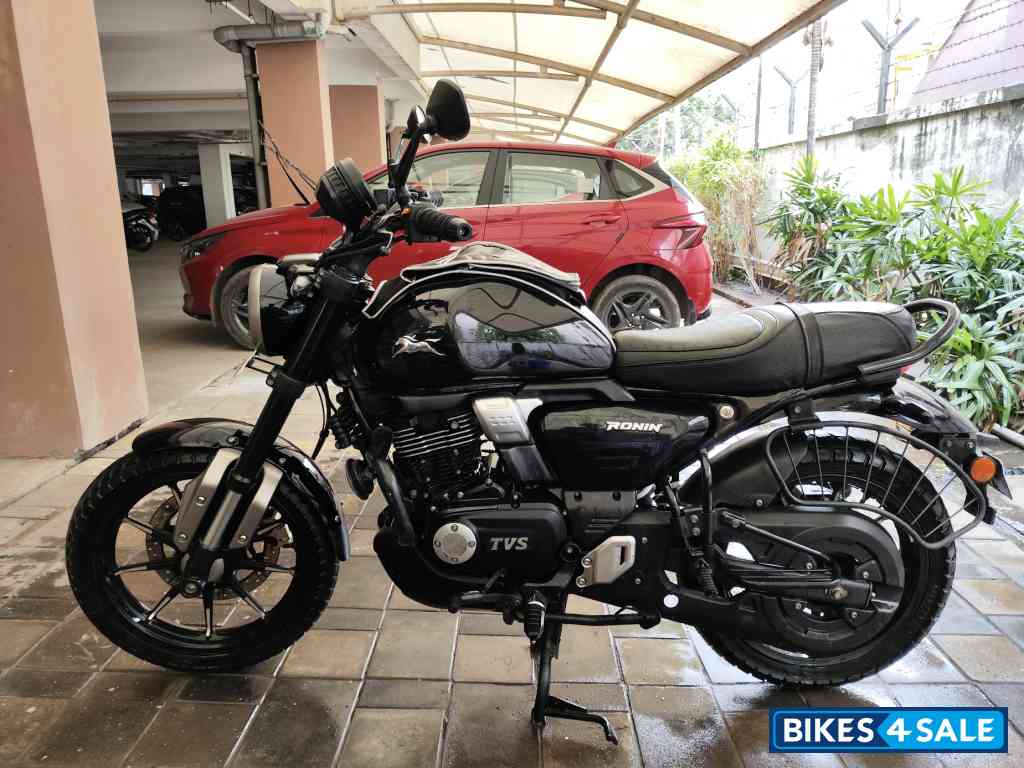 TVS Ronin SS TVS Ronin SS