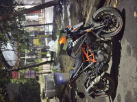 Metallic Black KTM Duke 250 2022