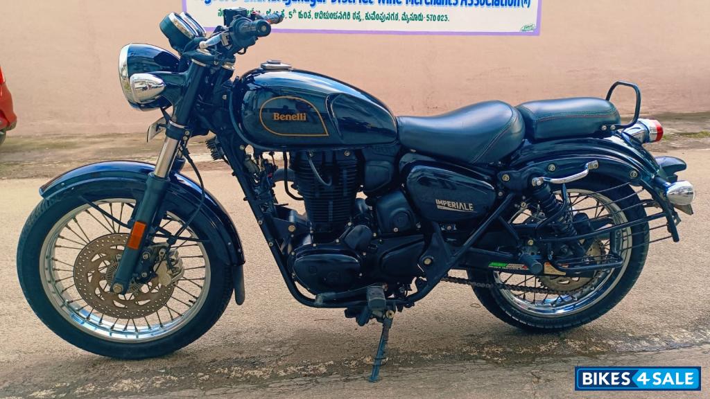 Black Benelli Imperiale 400