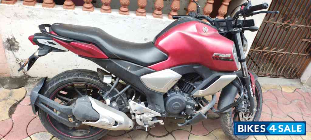 Red Yamaha FZ-S FI V3