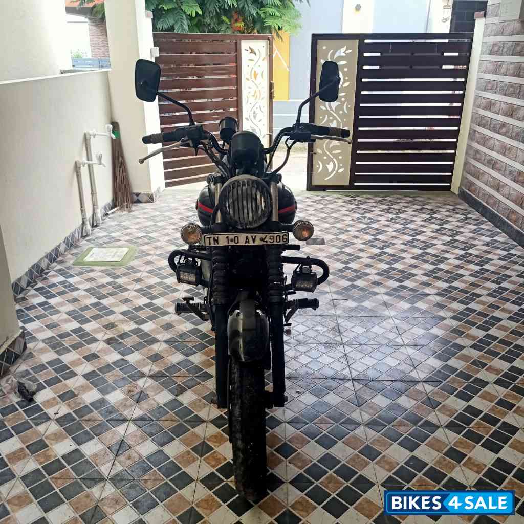 Black Bajaj Avenger Street 220