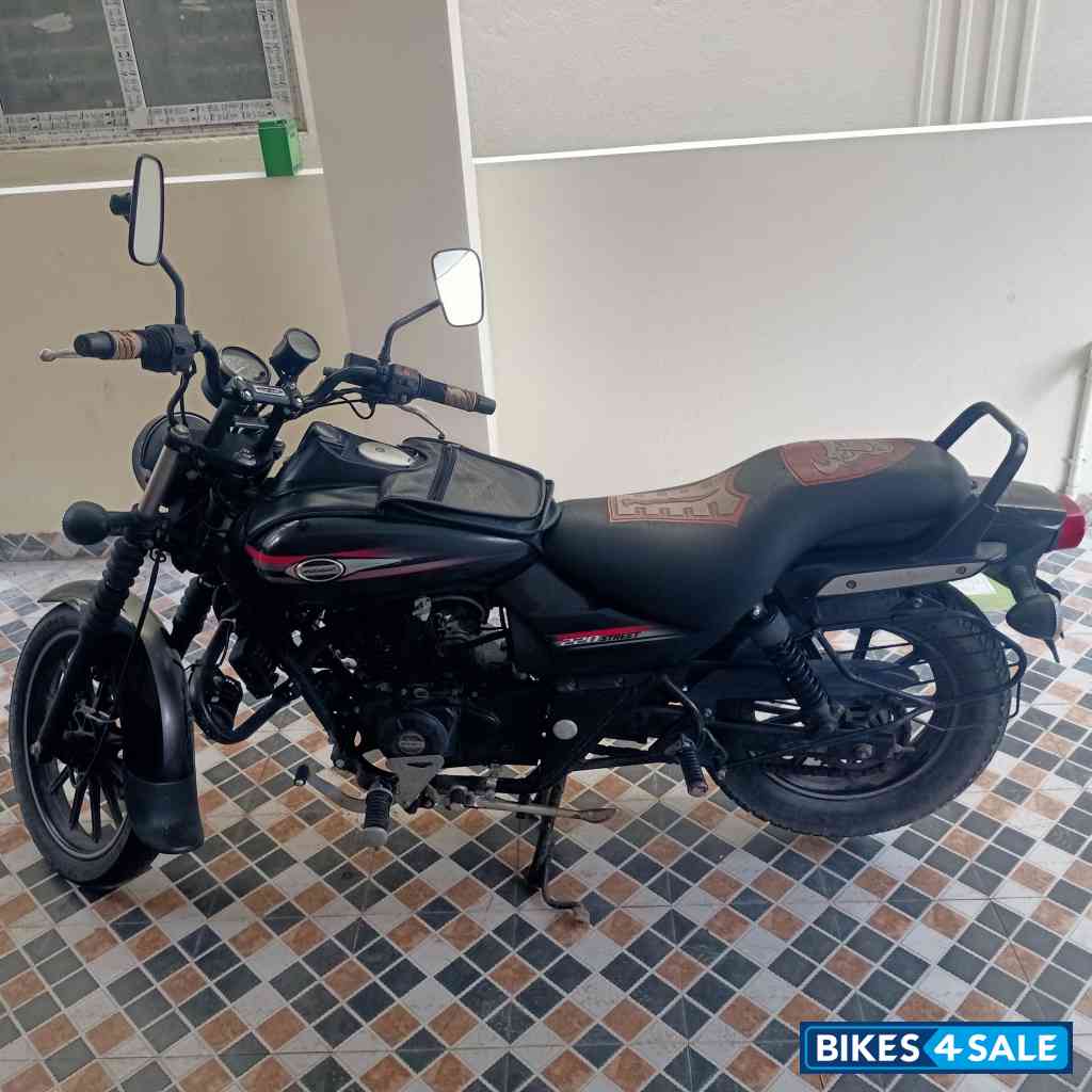 Black Bajaj Avenger Street 220