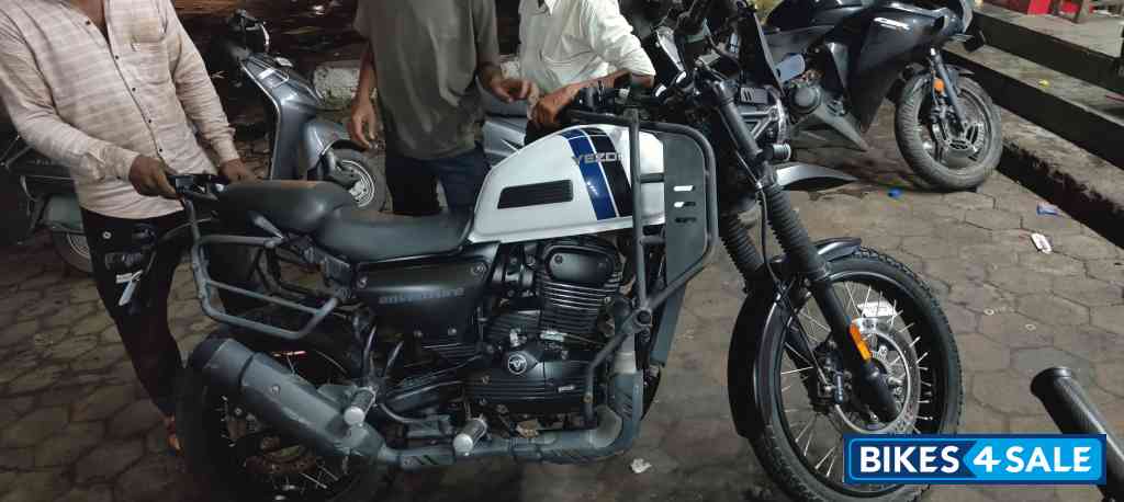 Yezdi Adventure Gloss 2024