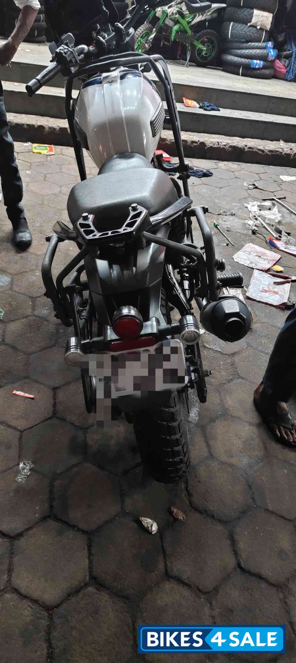 Yezdi Adventure Gloss 2024