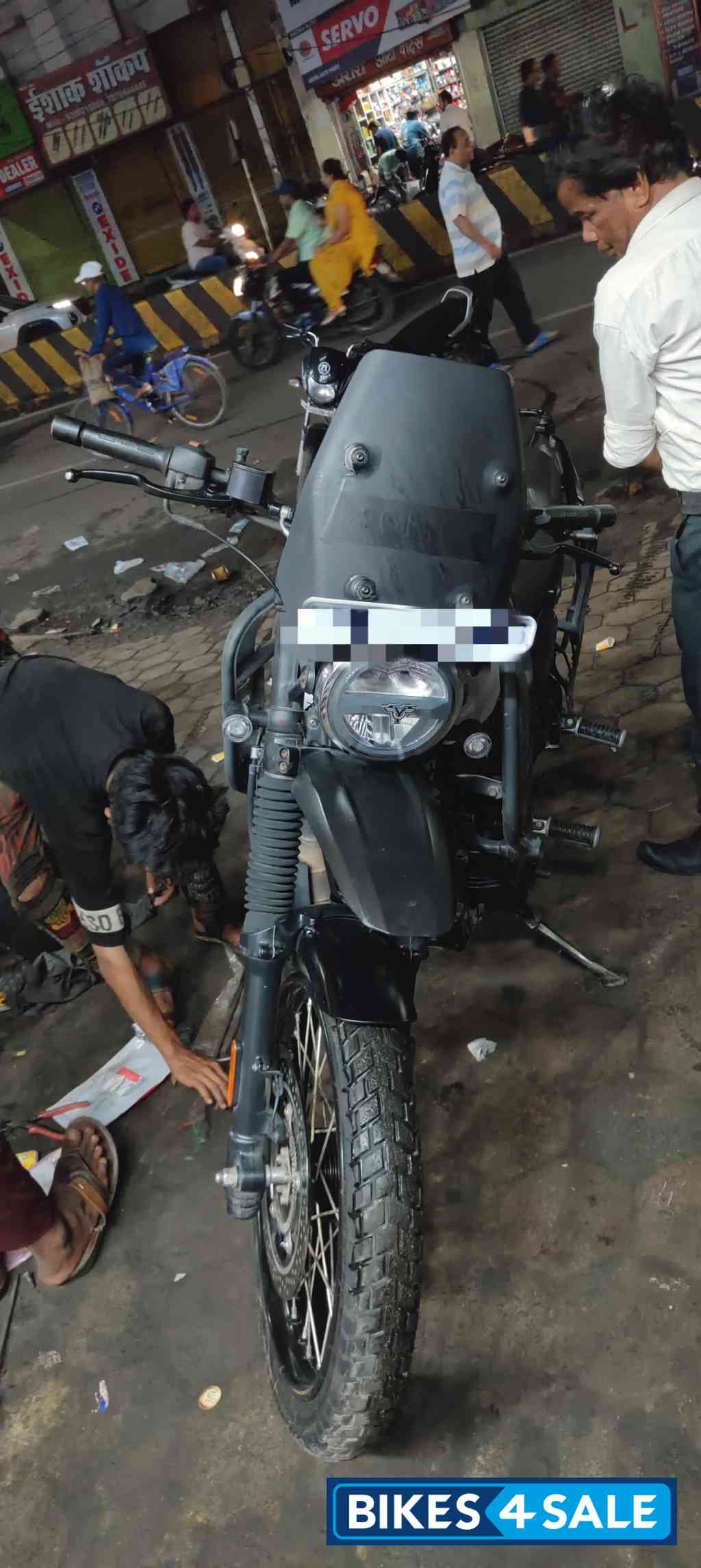 Yezdi Adventure Gloss 2024