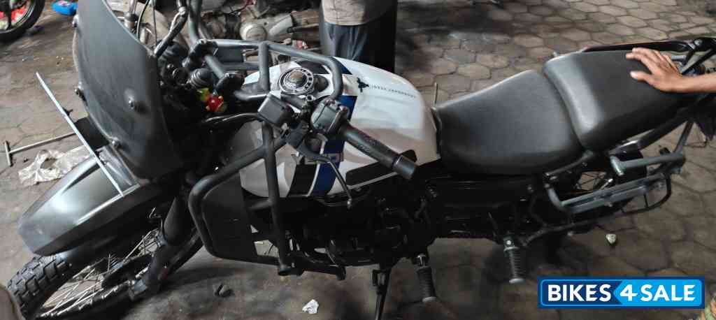 Yezdi Adventure Gloss 2024