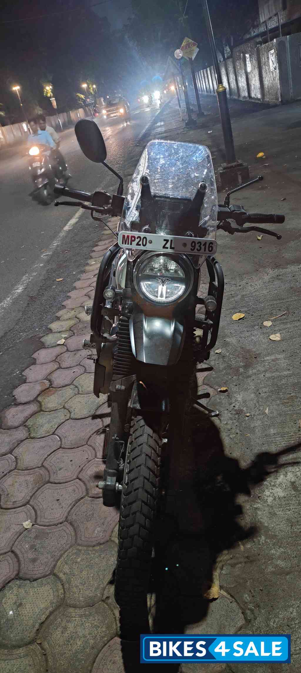 Yezdi Adventure Gloss 2024