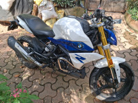 White BMW G 310 R