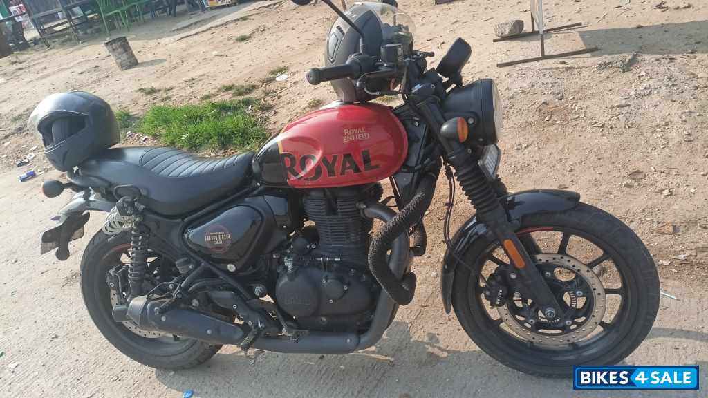 Rebel Red Royal Enfield Hunter 350 Retro