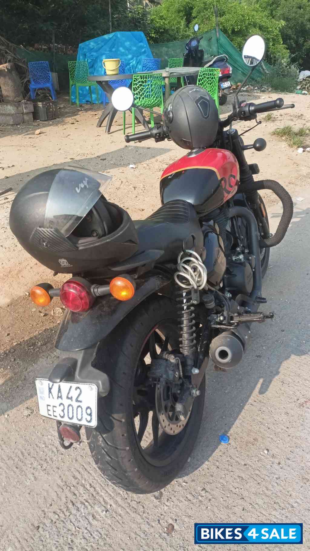 Rebel Red Royal Enfield Hunter 350 Retro