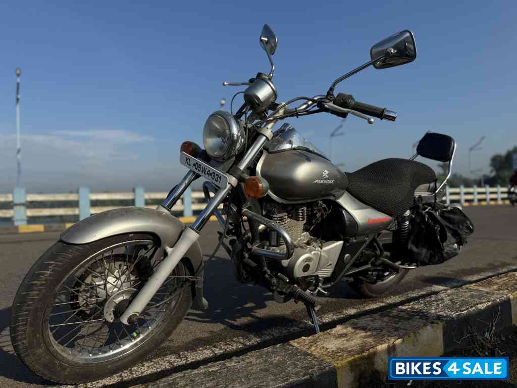 Bajaj Avenger 180 DTS-i