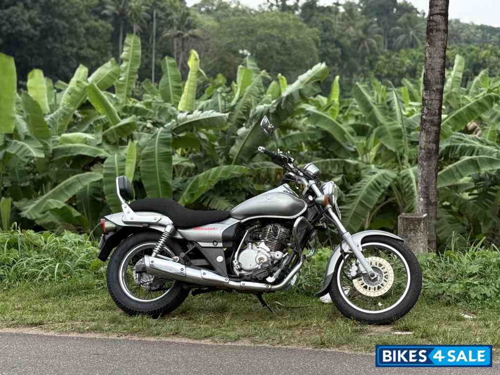 Bajaj Avenger 180 DTS-i Bajaj Avenger 180 DTS-i