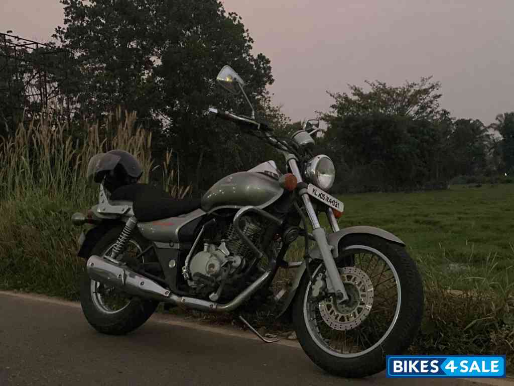 Bajaj Avenger 180 DTS-i Bajaj Avenger 180 DTS-i