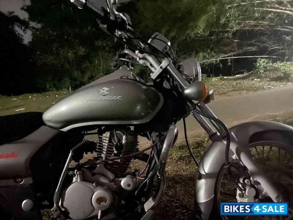 Bajaj Avenger 180 DTS-i Bajaj Avenger 180 DTS-i