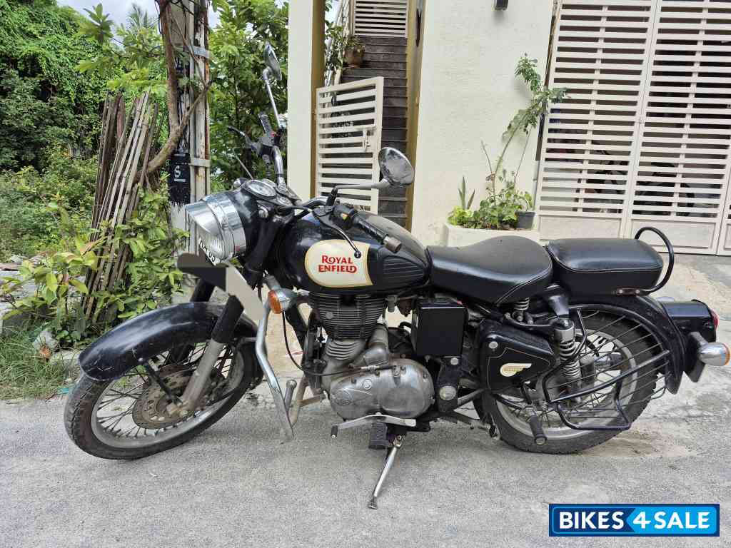 Black Royal Enfield Classic 350