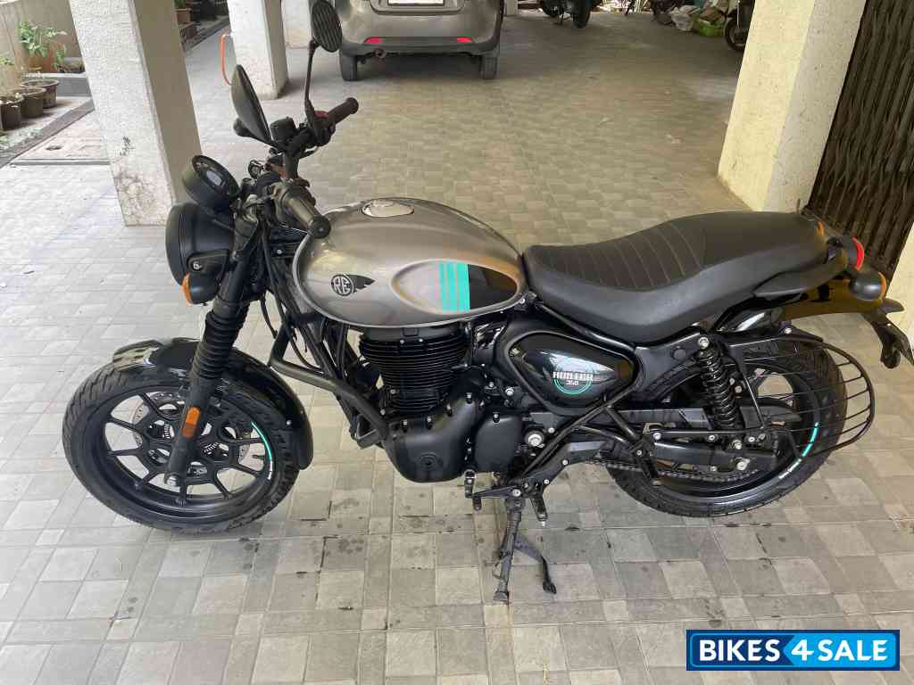 Dapper Ash Royal Enfield Hunter 350 Metro