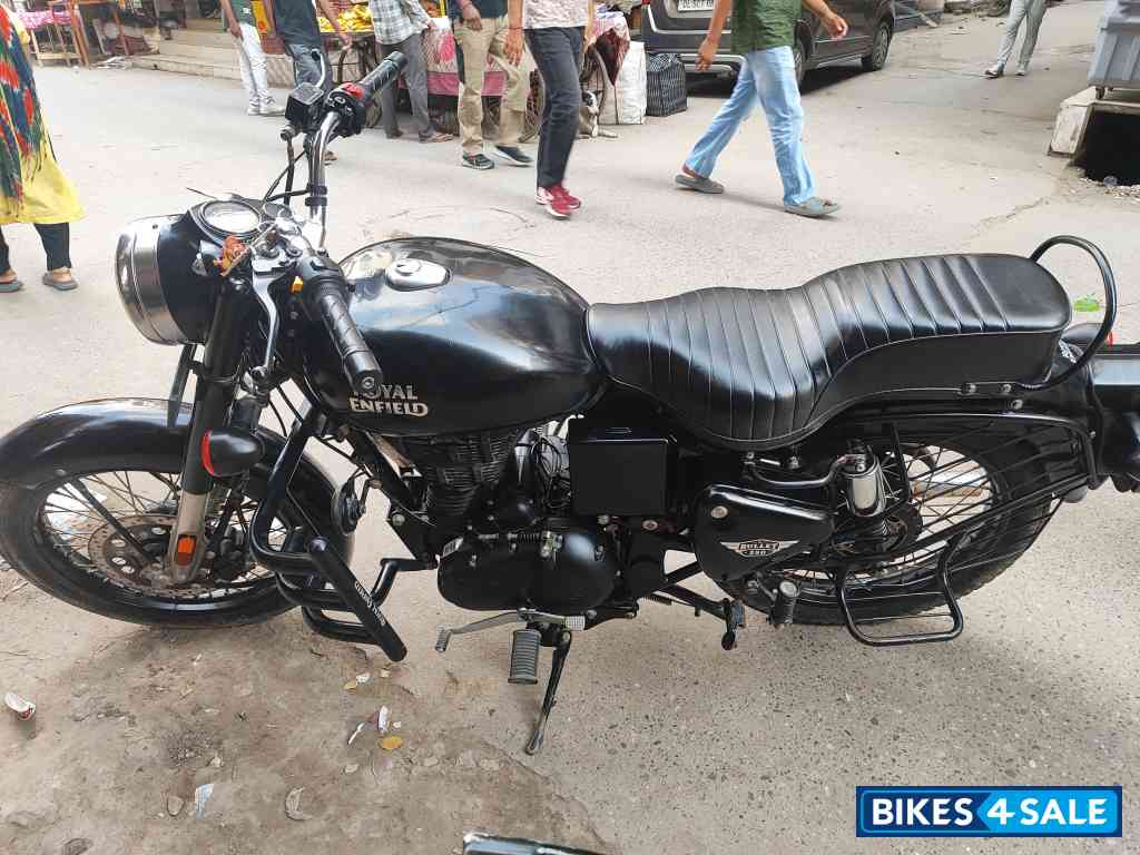 Jett Black Royal Enfield Bullet 350