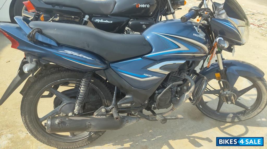 Decent Blue Metallic Honda Shine 125