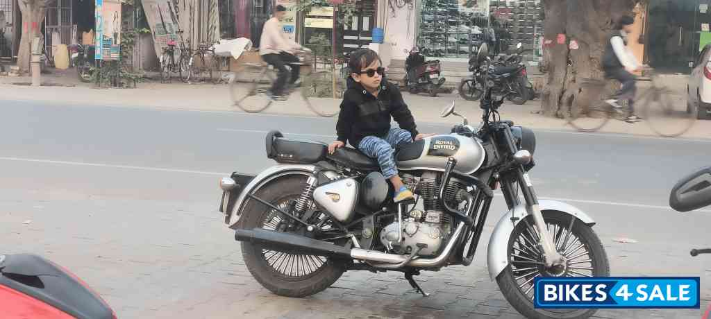 Silver Royal Enfield Classic 350