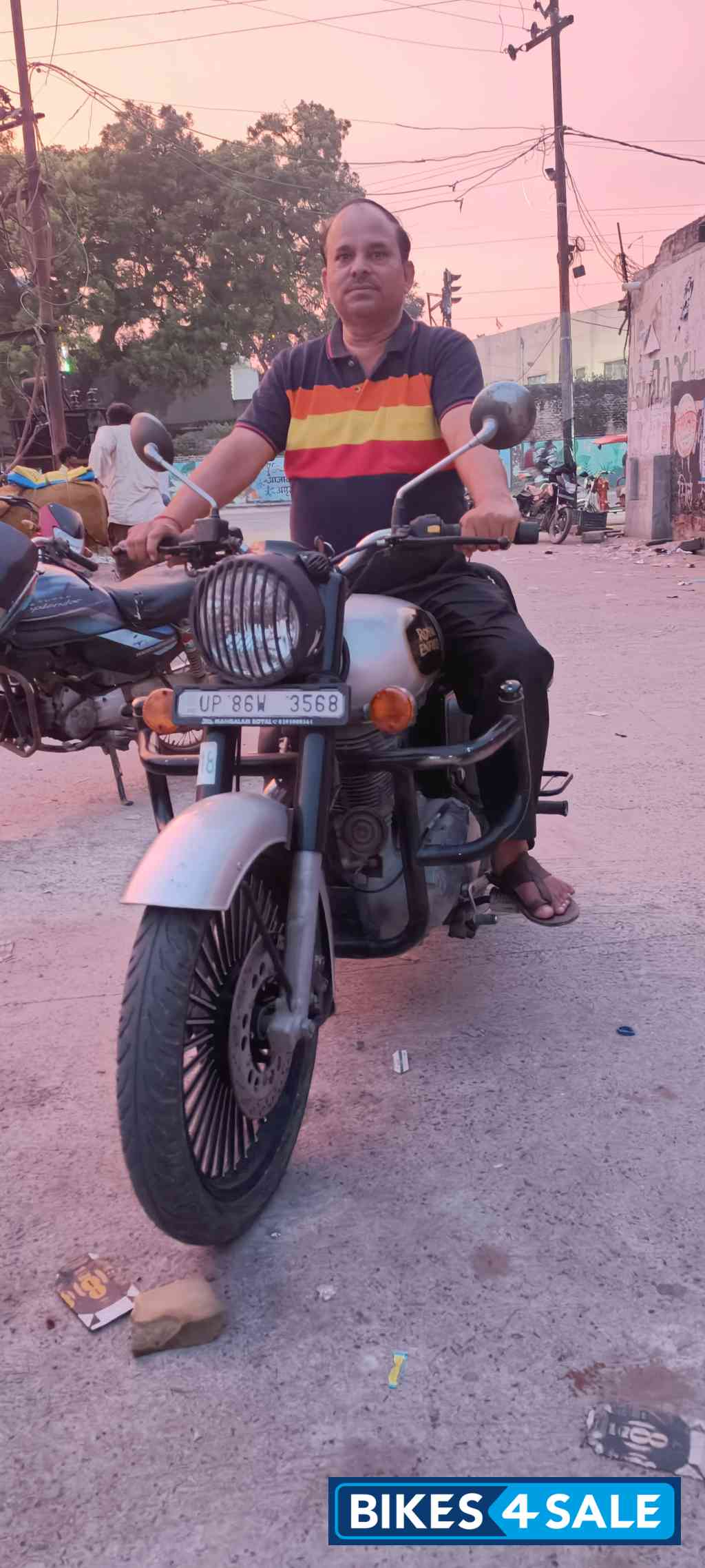 Silver Royal Enfield Classic 350 Silver Royal Enfield Classic 350