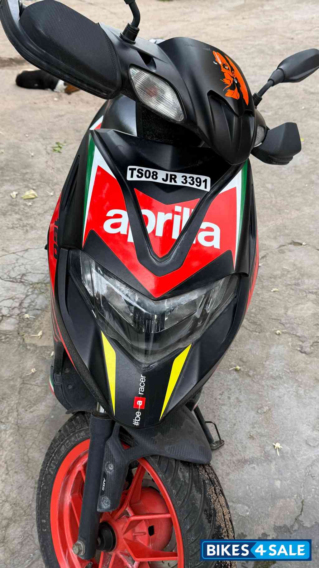 Black Aprilia SR 160 Race ABS
