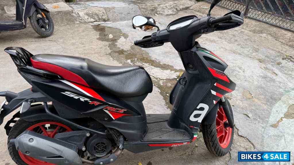 Black Aprilia SR 160 Race ABS Black Aprilia SR 160 Race ABS