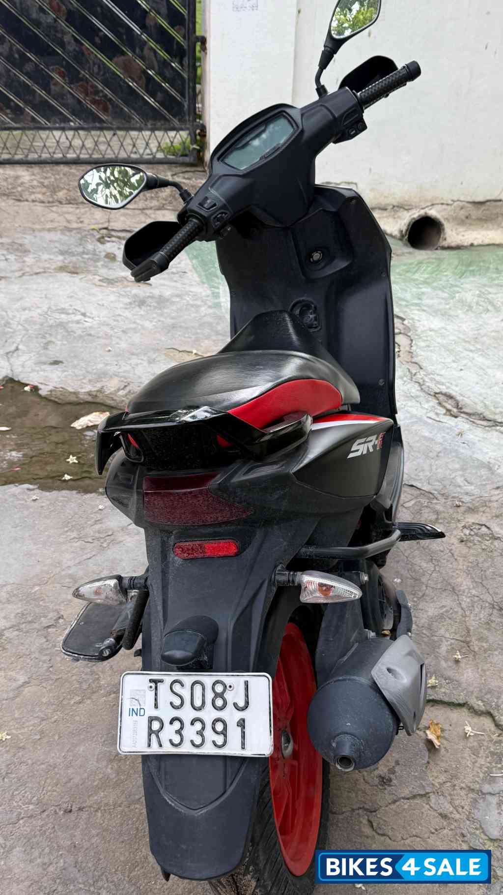 Black Aprilia SR 160 Race ABS Black Aprilia SR 160 Race ABS