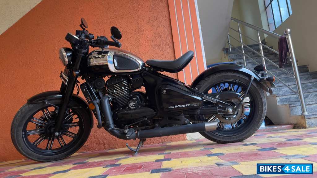 Chrome Black Jawa 42 Bobber Black Mirror